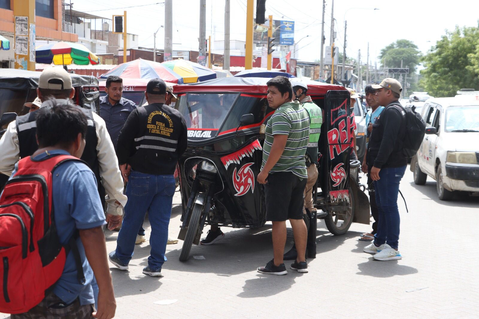 Municipalidad Provincial De Piura Multa Y Retiene Nueve Mototaxis Por