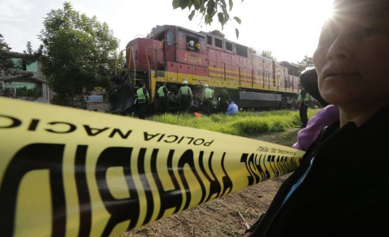 Lima: dos personas se quedan dormidos en rieles y son atropellados por tren