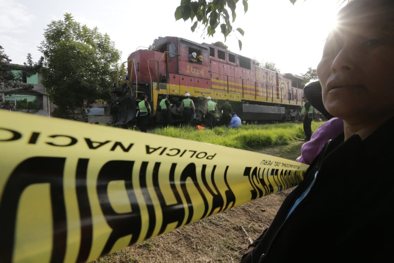 Lima: dos personas se quedan dormidos en rieles y son atropellados por tren