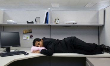 Perú: dormir en el trabajo podrá ser causal de despido e impedimento para reposición