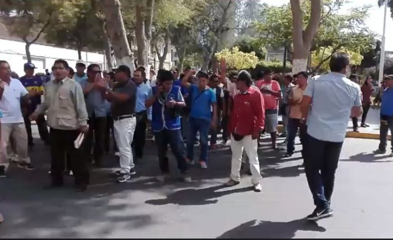 Piura: mototaxistas realizan plantón frente a la Municipalidad y convocan a paro provincial
