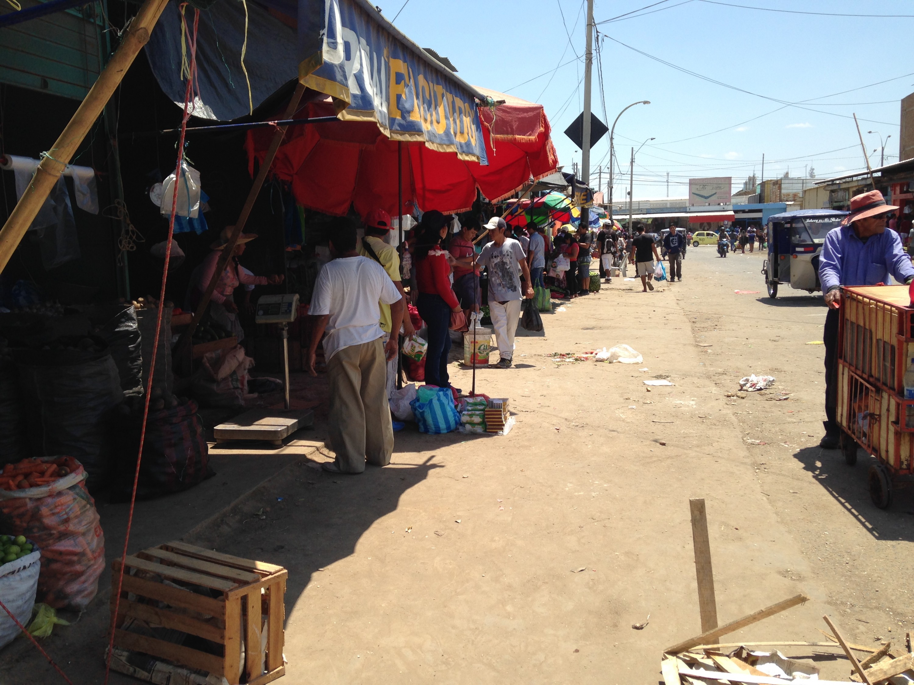 Solo esperan llegada de especialistas de la PNP para el desalojo en el Mercado de Piura