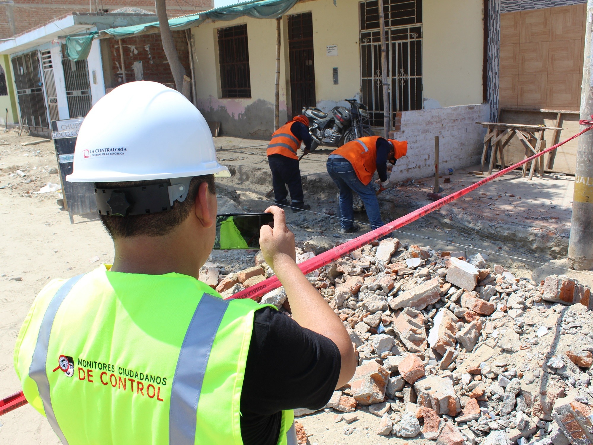 Monitores ciudadanos de control visitan obras viales y de saneamiento en Piura