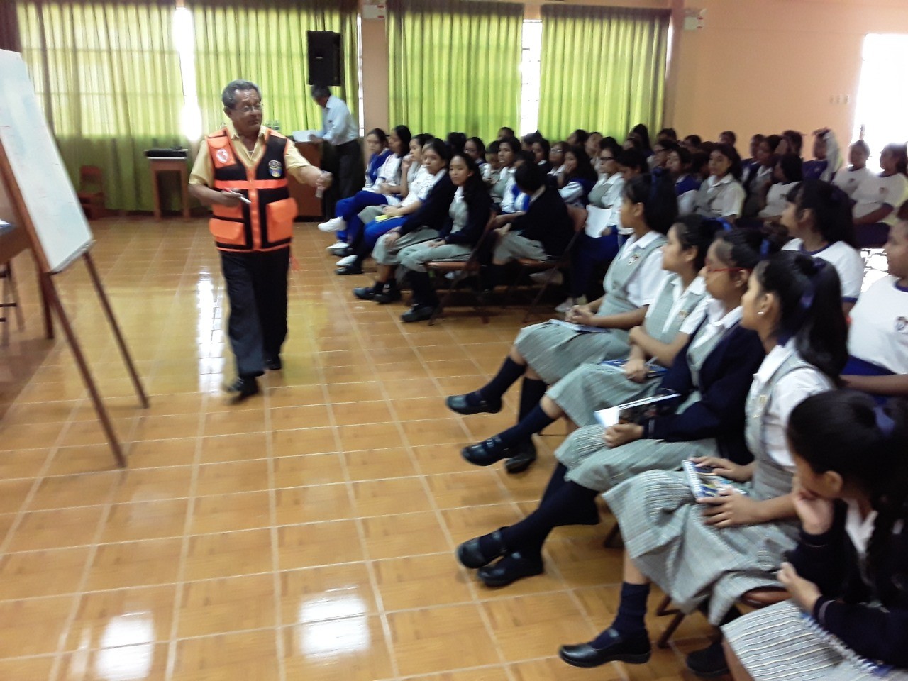 Brigadistas escolares son capacitados en gestión de riesgo y prevención de desastres