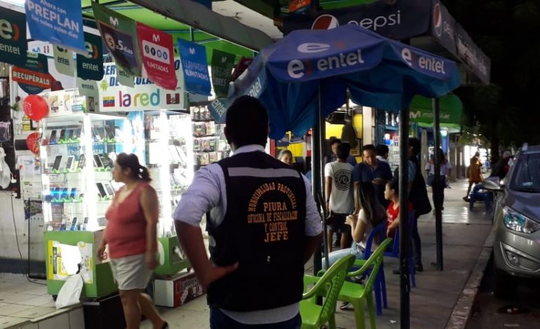 Piura: clausuran locales de venta de celulares por invadir la vía pública