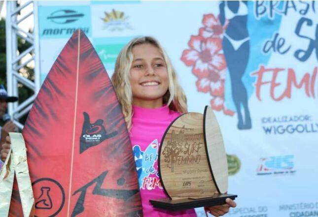La mancoreña Catalina Zariquiey campeonó en circuito de surf femenino en Brasil