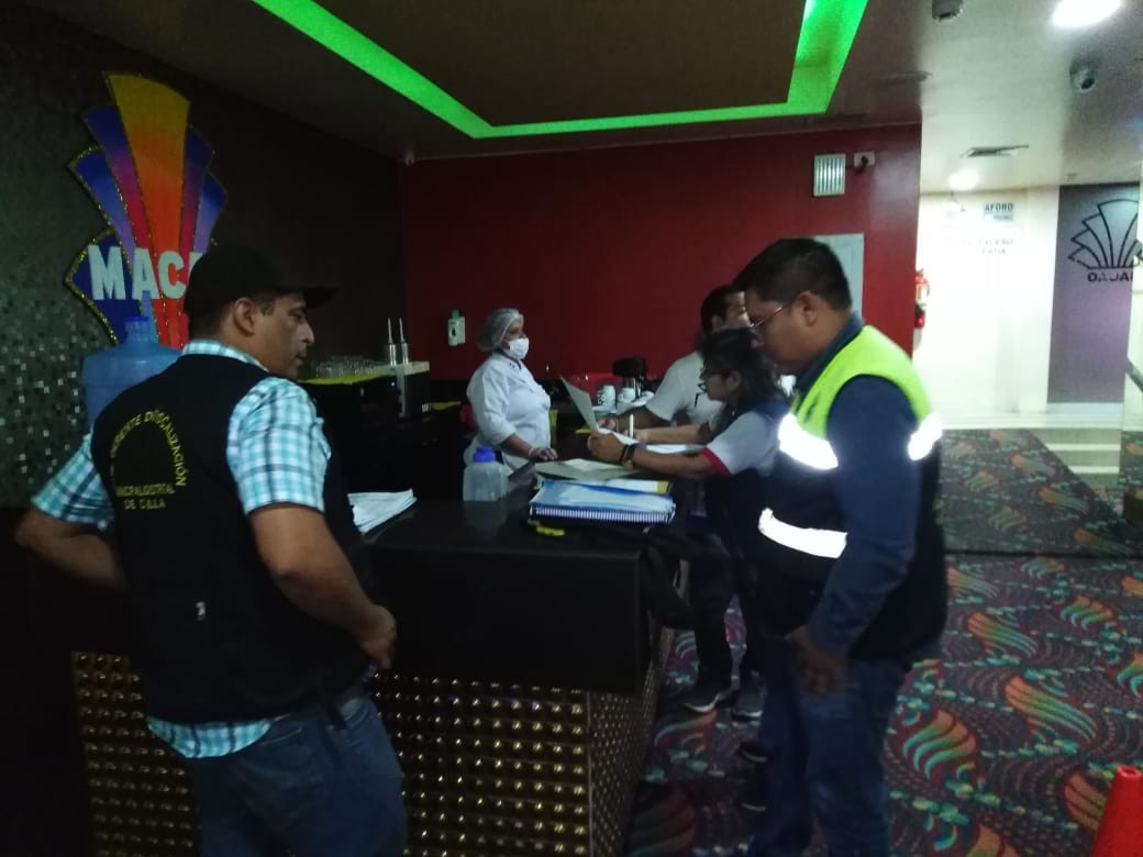 Comuna multa a dos establecimientos por permitir consumo de tabaco en su interior