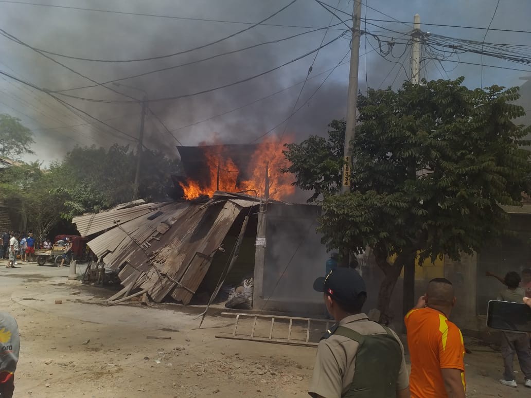 Incendio alerta a vecinos de la Zona Industrial de Piura
