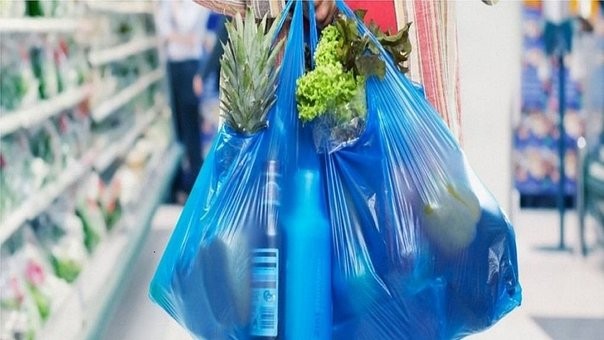 Conozca cuánto le cobrarán en supermercados por usar bolsa plástica