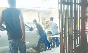 Balean camioneta de comerciante que era víctima de extorsión en Las Lomas