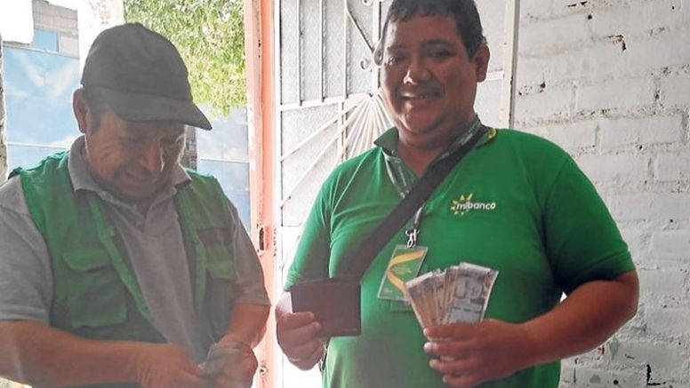 Sullana: mototaxista regresa más de dos mil soles a pasajero