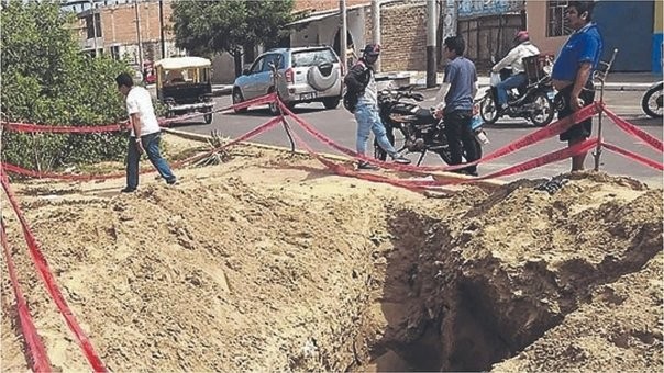 Sullana: obreros se salvan de morir sepultados en una zanja