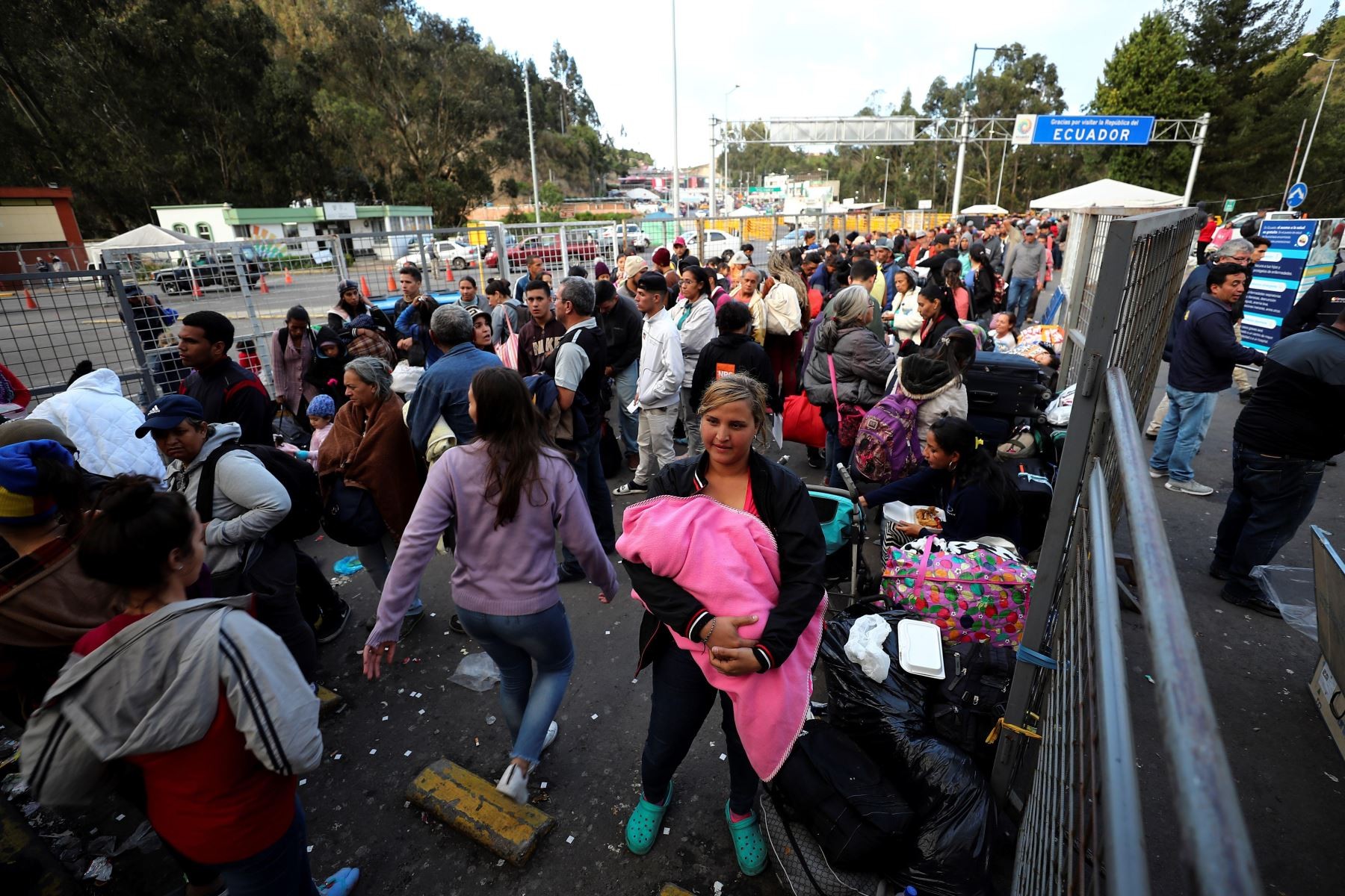 Aumenta el flujo de venezolanos en la frontera de Tumbes ante el pedido de visado
