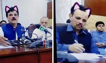 Funcionarios del Gobierno de Pakistán realizó transmisión en vivo activando el filtro de gatos