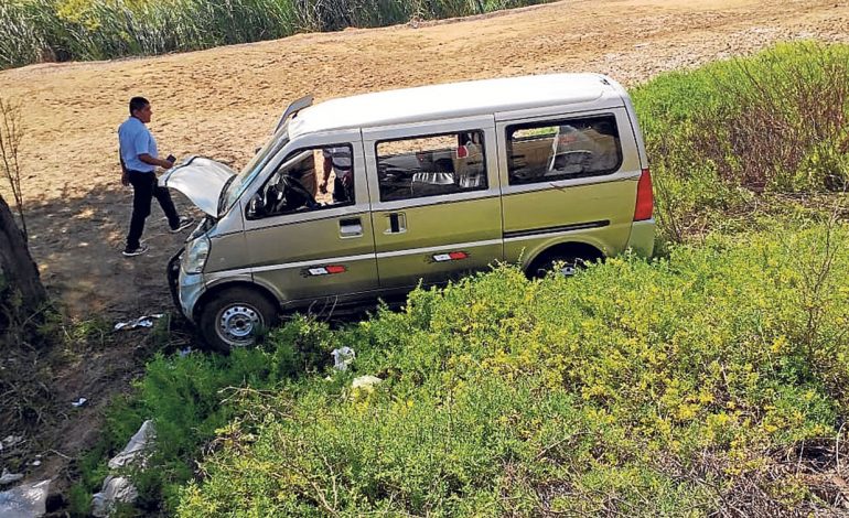 Sullana: delincuentes roban 25 mil soles tras causar despiste a una minivan