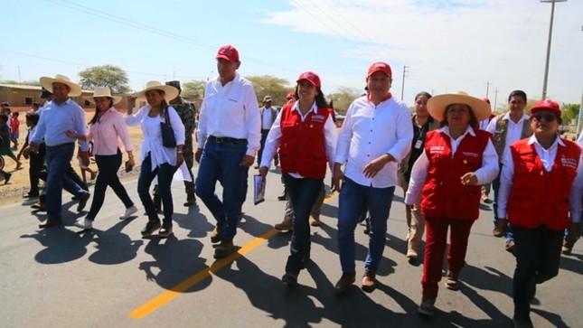 Medio Piura: presidente Vizcarra supervisa puesta en servicio de la carretera Piura-La Obrilla