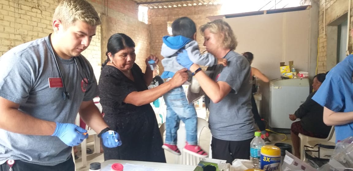 Damnificados de Pedregal Grande en Catacaos se benefician con campaña médica