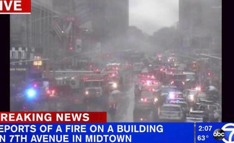 Un helicóptero se estrella contra un edificio en Nueva York, hay al menos un muerto