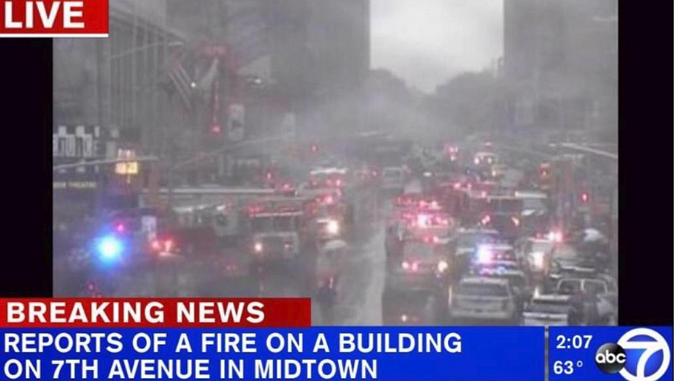 Un helicóptero se estrella contra un edificio en Nueva York, hay al menos un muerto