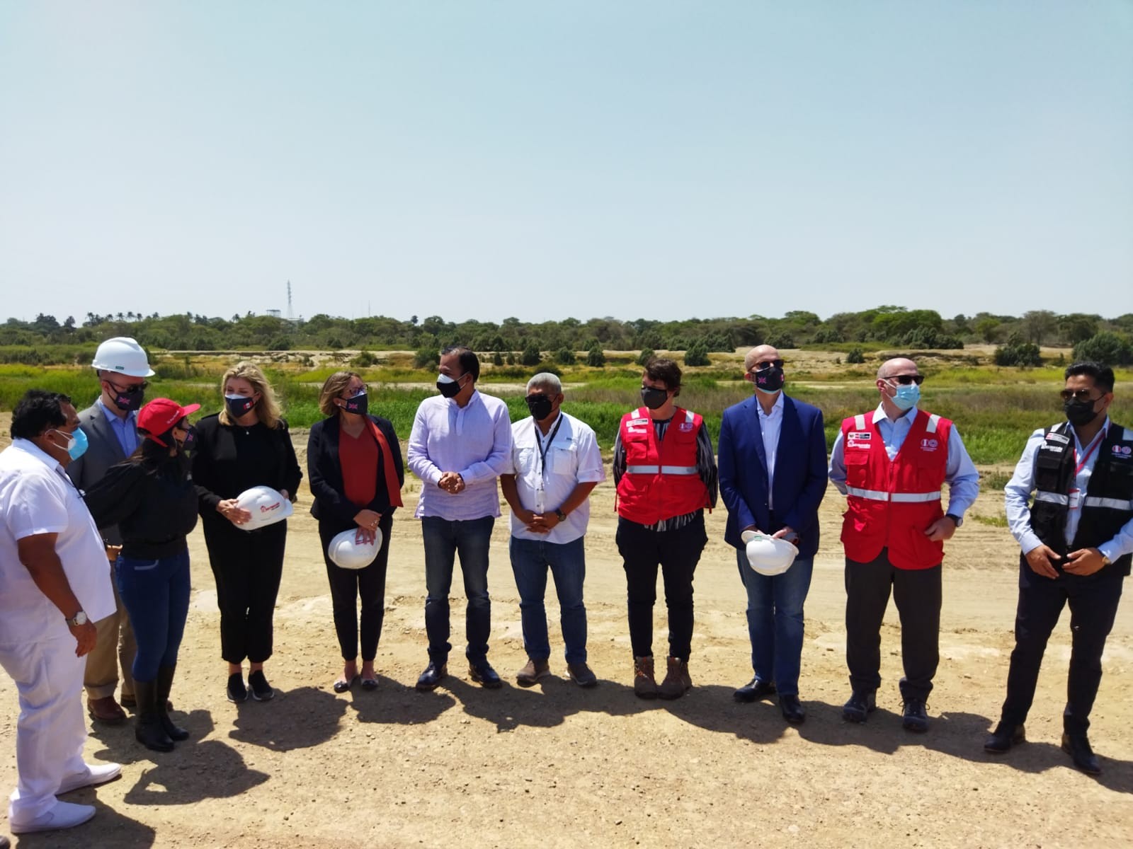 SUPERVISAN OBRA DEL BAJO PIURA