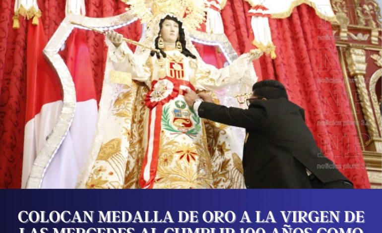 Imagen de La Mechita recibe medalla de oro en su día