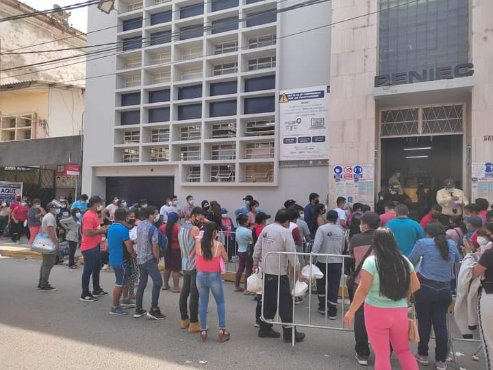 Aglomeraciones en exteriores de Reniec ponen en riesgo salud de piuranos
