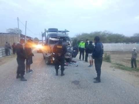Piura: bus y camioneta chocan en carretera a Cura Mori