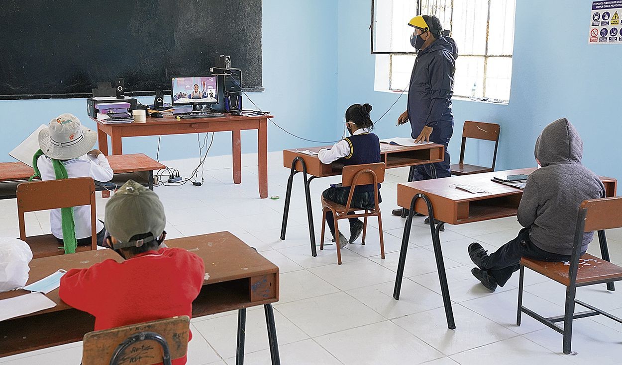 Desde marzo del 2022, el sueldo mínimo de docentes será de S/ 2.500