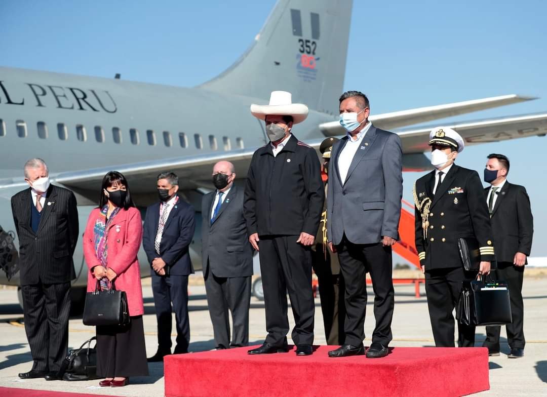 Pedro Castillo viajó con ministros a Bolivia: “Hoy, estar en La Paz es igual que estar en Chota”