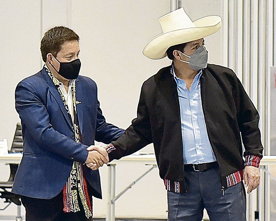 Presidente Castillo acepta renuncia de Guido Bellido