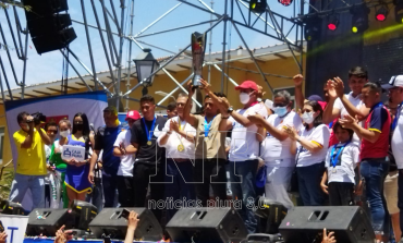 Hinchas piuranos celebran llegada del club Atlético Grau a la ciudad [Galería]