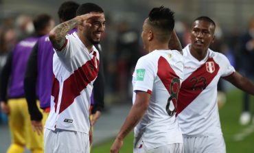 Perú gana el Clásico y sigue en la pelea por el Mundial