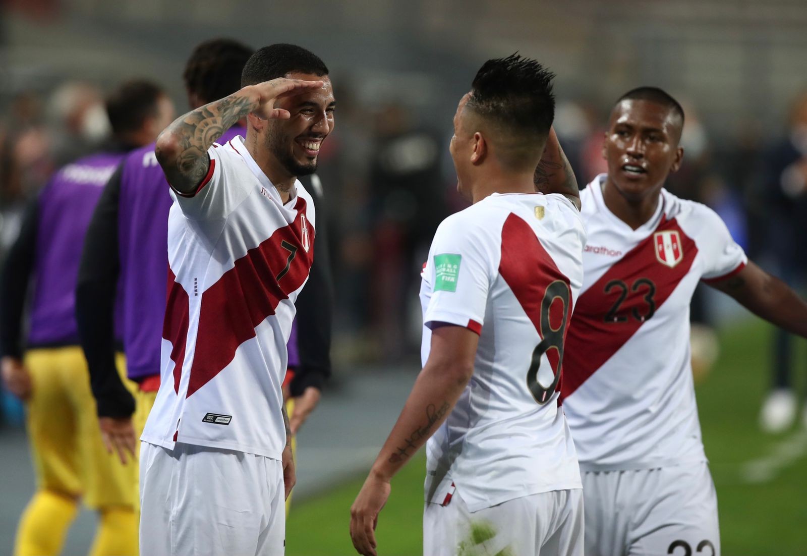 Perú gana el Clásico y sigue en la pelea por el Mundial