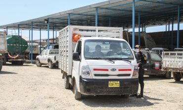 Piura: denuncian a trabajadores municipales tratando de sustraer neumáticos de la Chimbotana