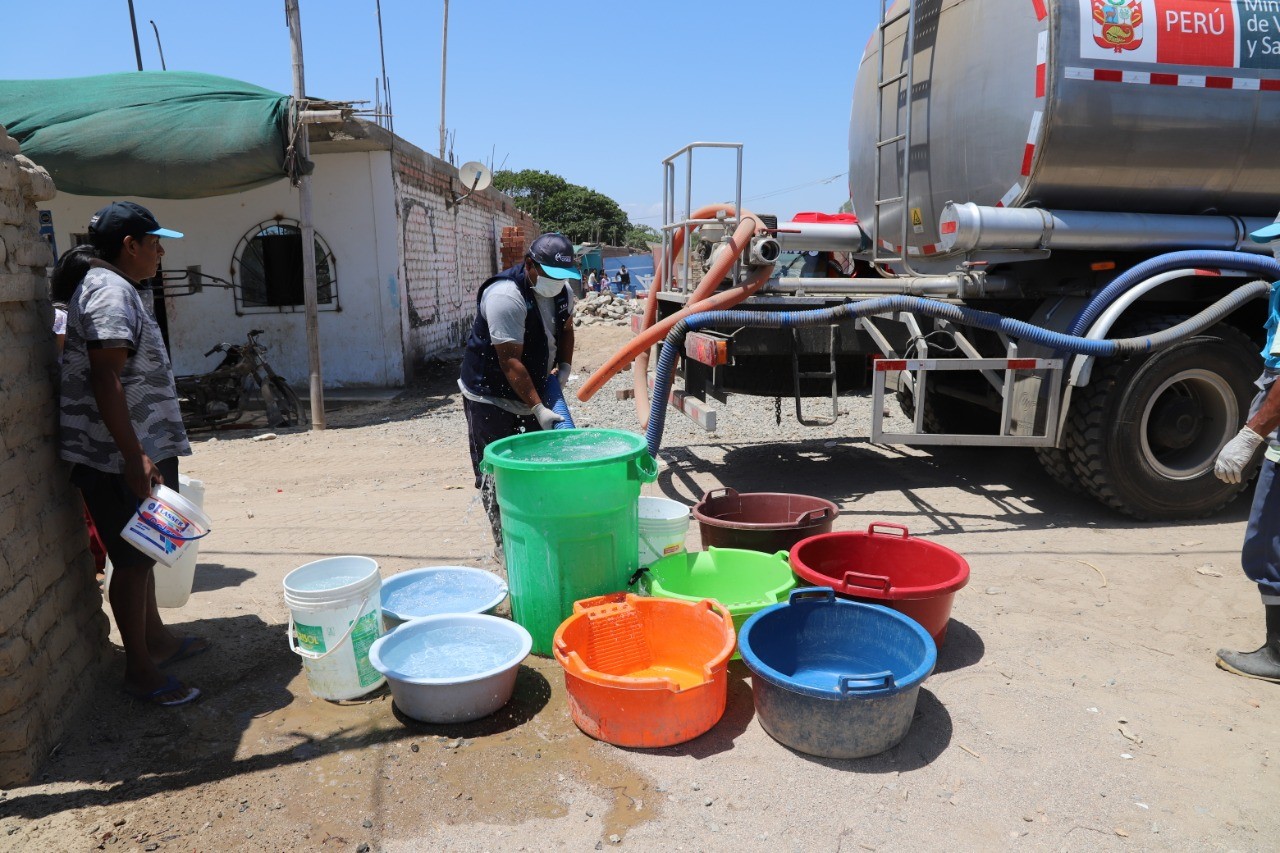 Ministerio de vivienda se compromete a restablecer servicio de agua en Cura Mori reparten agua en cisternas