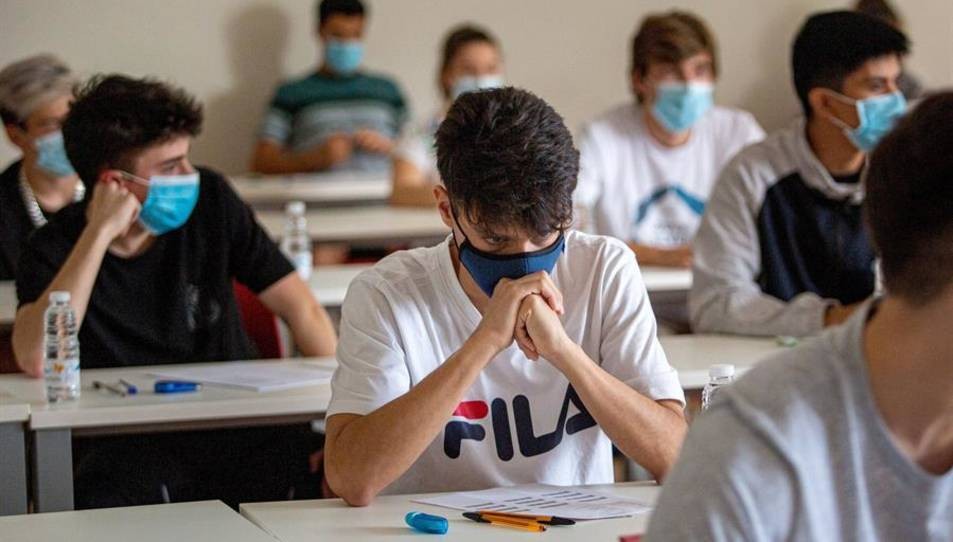 Ministro anuncia reunión con universidades para evaluar reinicio de clases presenciales