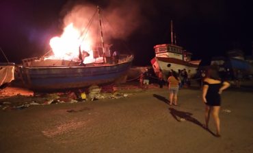 Talara: embarcación pesquera se incendia