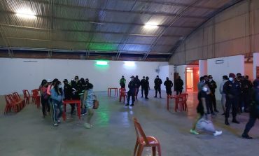 Intervienen a ecuatorianas y parroquianos en night club