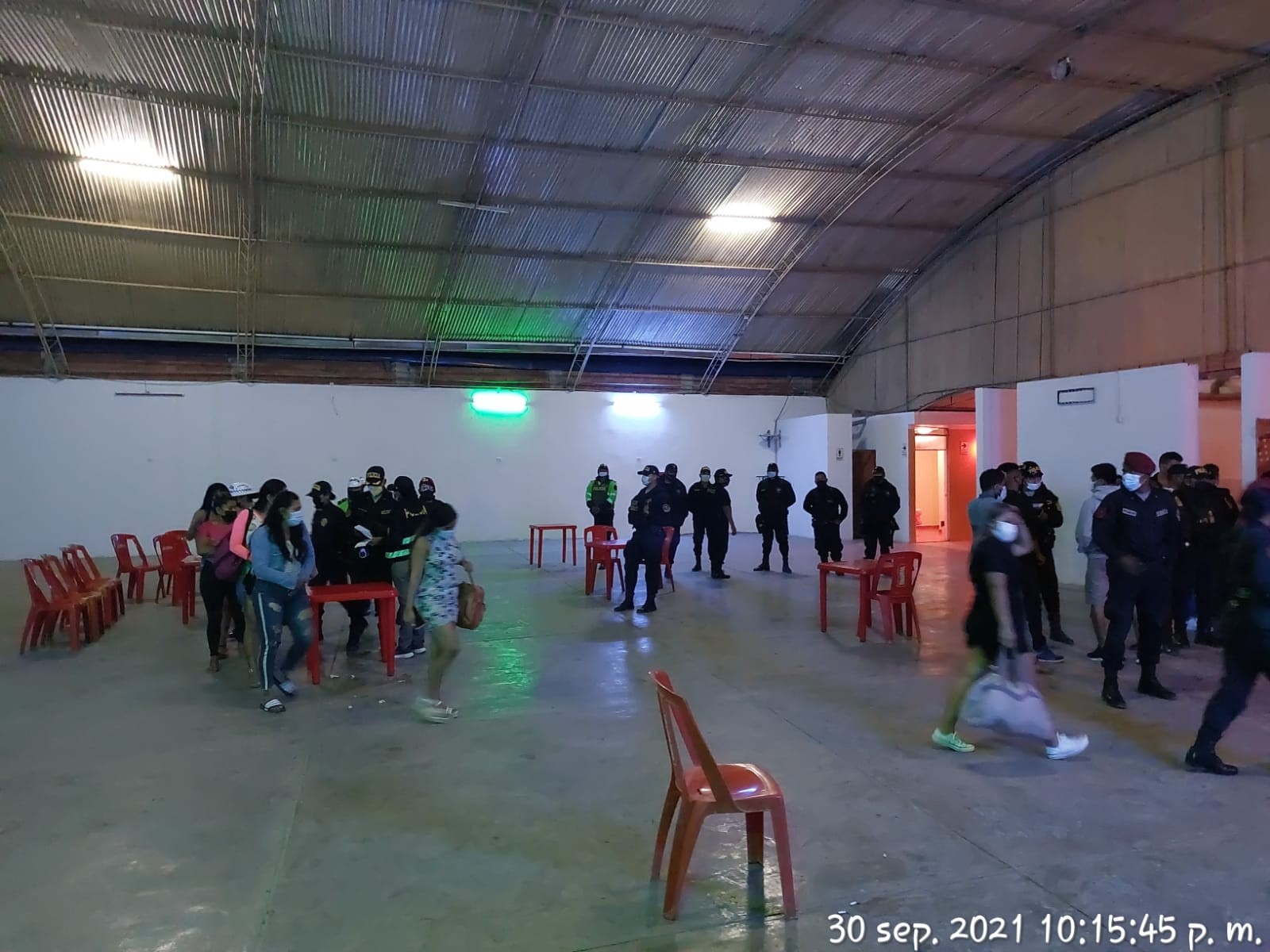 Intervienen a ecuatorianas y parroquianos en night club - Noticias Piura 