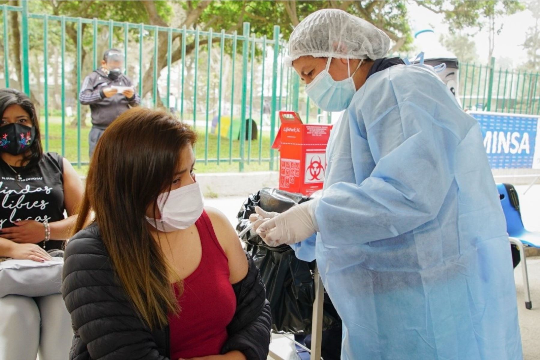 Minsa: 93 % del personal de salud ya recibió dosis de refuerzo