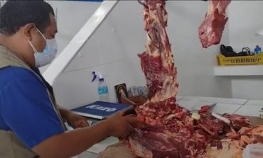 Decomisan 50 kilos de carne adulterada en el mercado central de tambogrande