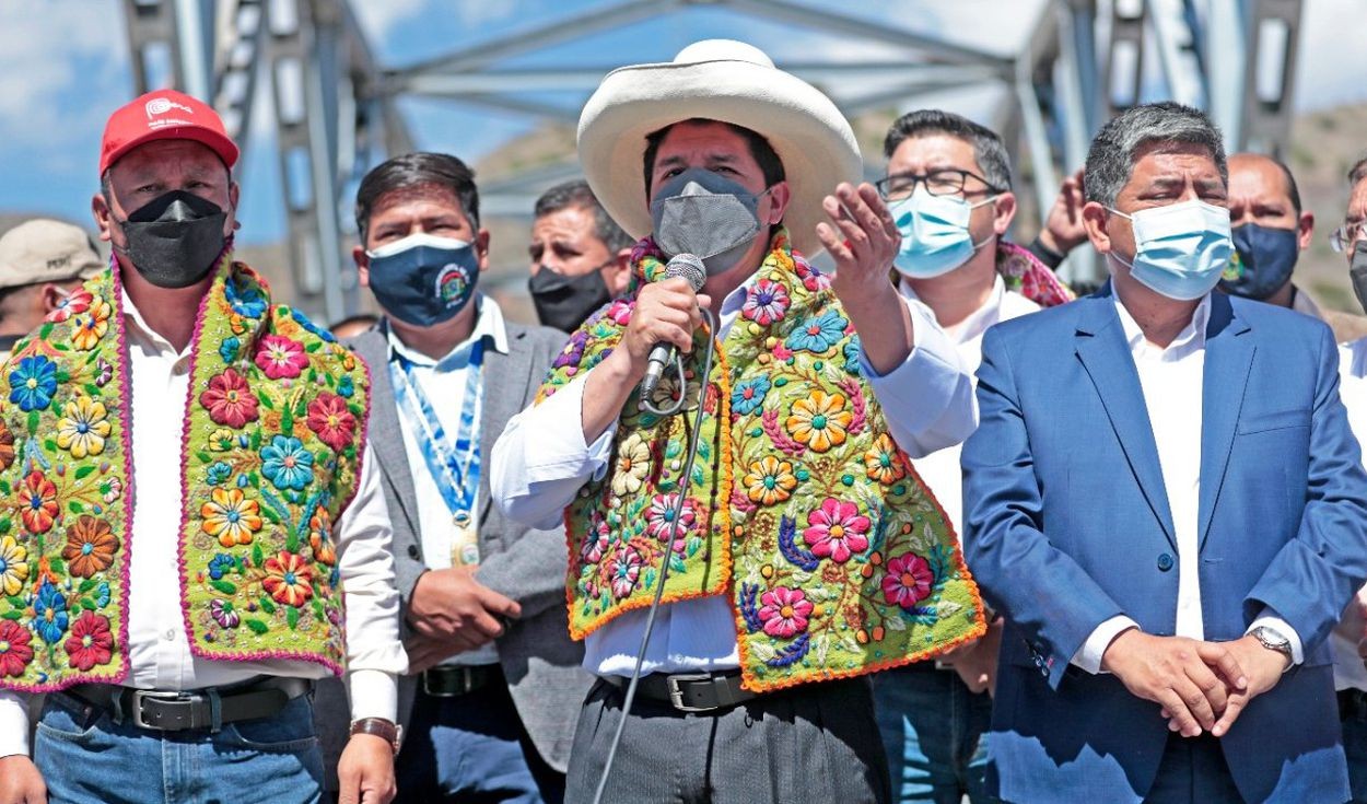 Pedro Castillo: “Ningún trabajador formal ganará menos de mil soles desde diciembre”