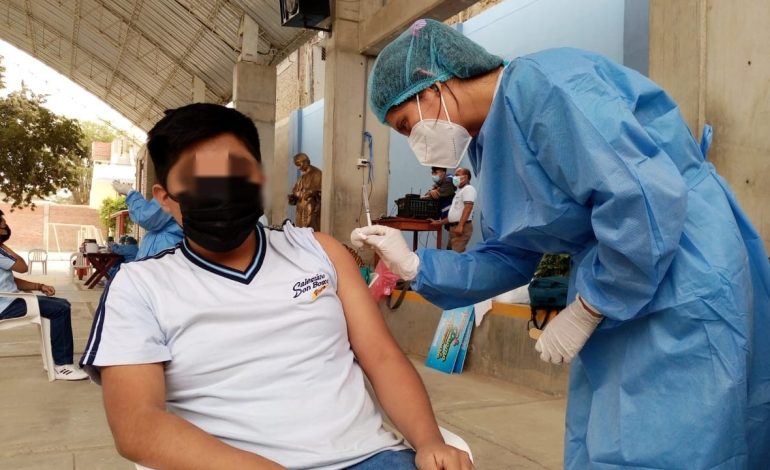 Más de 27 mil adolescentes recibieron la primera dosis de la COVID-19 en Piura