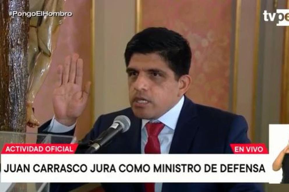 Juan Carrasco vuelve al Gabinete y jura como ministro de Defensa