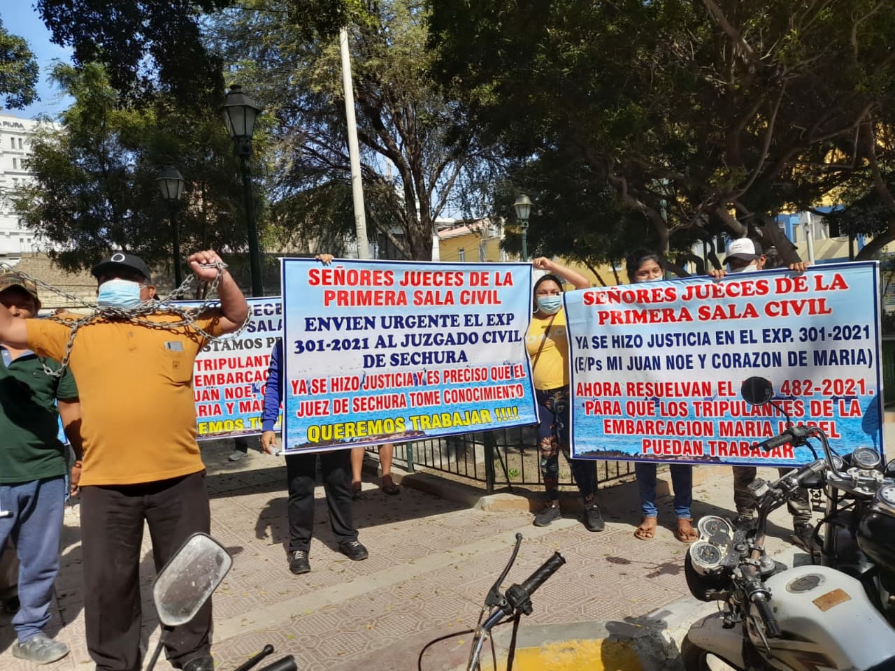 Pescadores de Sechura piden se les deje trabajar en la temporada de pesca de anchoveta