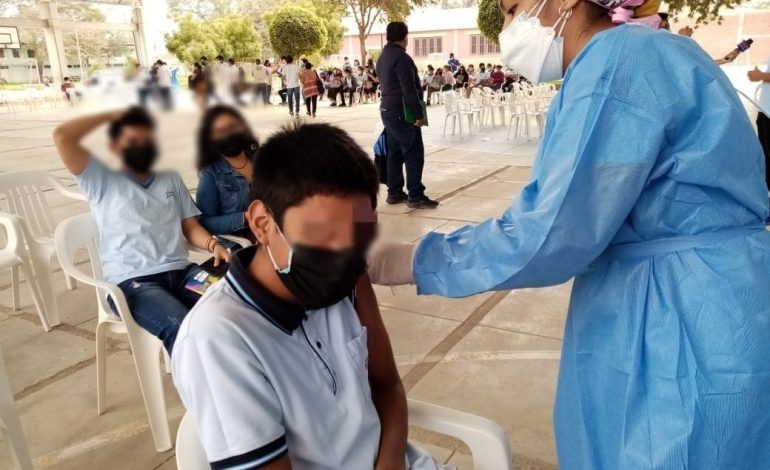 Piura: Inician vacunación a 800 estudiantes entre 12 y 17 años de la región