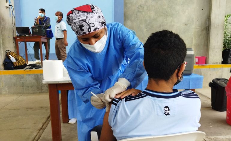 Cerca de doscientos mil escolares de Piura fueron vacunados con una dosis
