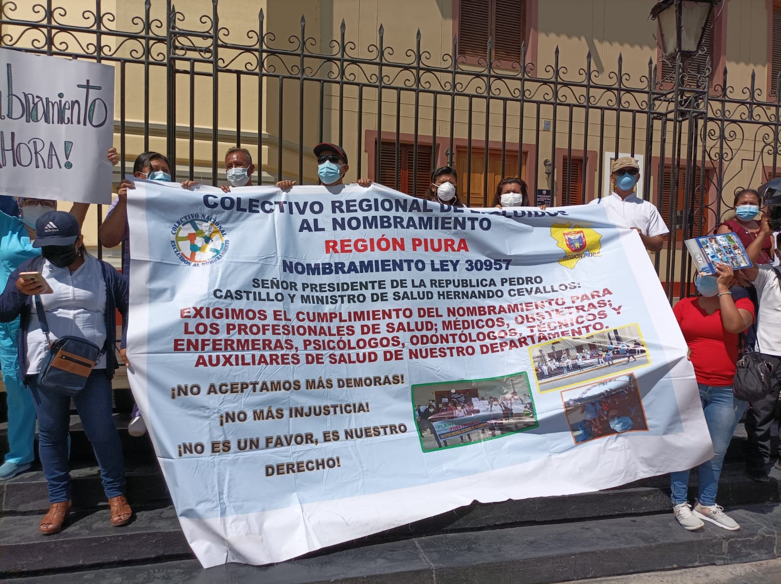 Colectivo de salud realiza plantón para exigir su nombramiento Excluidos al nombramiento