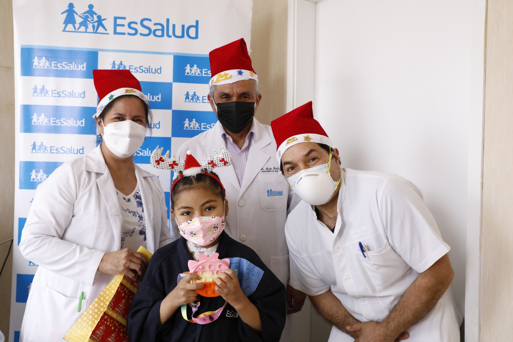 El mejor regalo de Navidad: papá donó parte de su hígado para salvarle la vida a su hija