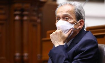 Ministro de Educación, Carlos Gallardo, fue censurado por el Congreso y debe renunciar al cargo